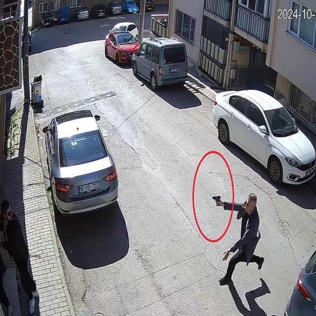 Diş hekimi eşini çocuklarının yanında öldüren sanık, boşanma davası hakimin...