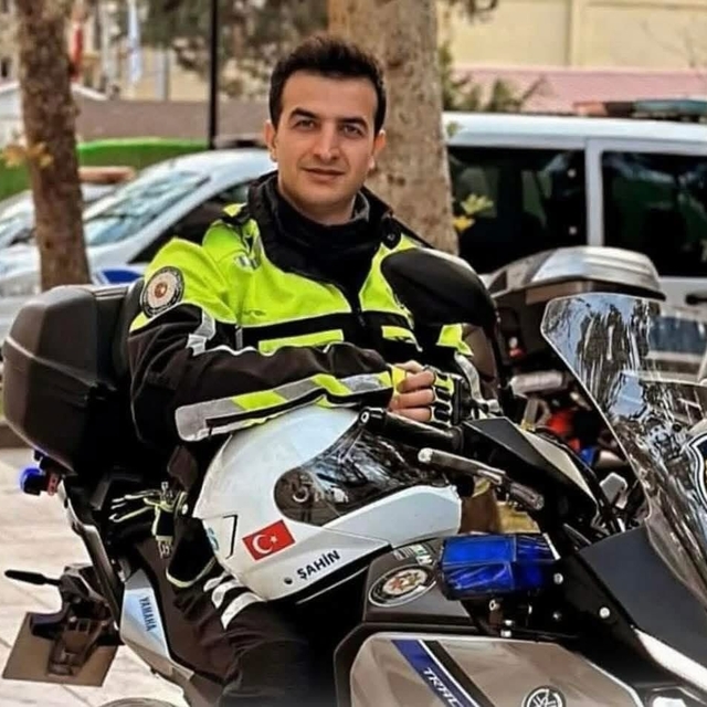Görevi başında kalp krizi geçiren polis memuru şehit oldu