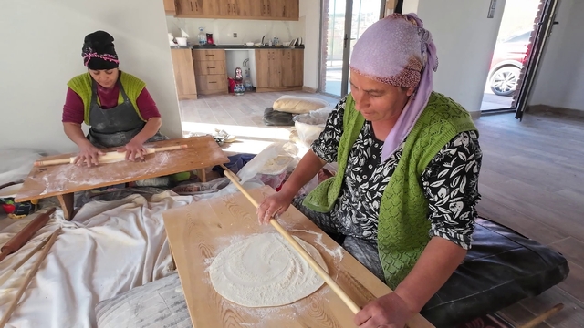 Tandırı olmayan da geliyor, unu olmayan da: Anadolu'daki yardımlaşma kültürü sürüyor