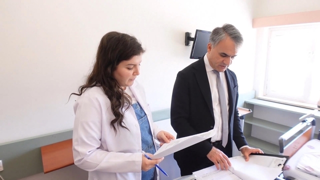 Prof. Dr. Gözel: "Gereksiz yere kullanılan antibiyotiklerin hastanın sağlığını iyileştirmekten ziyade bozabilmektedir"