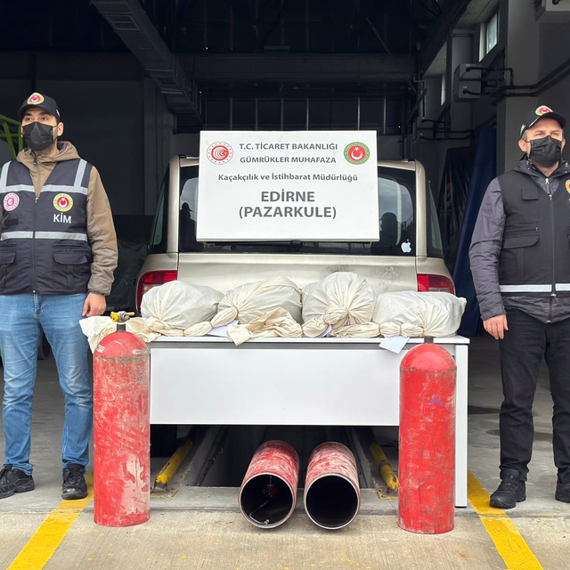 Pazarkule Sınır Kapısı'nda otomobilin LPG tanklarında 19 kilo 692 gram esra...