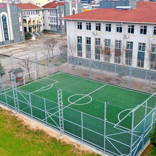 6 ilçedeki kırsala 12 futbol sahası