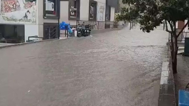 İzmir'de sağanak etkili oldu (2)