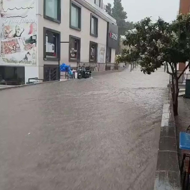 İzmir'de sağanak etkili oldu (2)