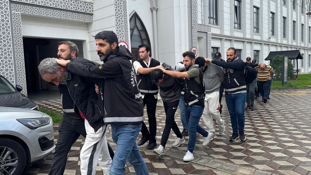 Kocaeli'deki fabrika yangınına ilişkin gözaltına alınan 11 zanlı adliyeye sevk edildi