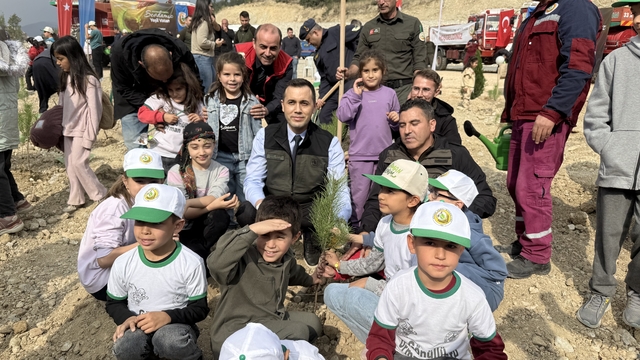 Çamlıyayla'da geleceğe nefes olacak fidanlar toprakla buluştu
