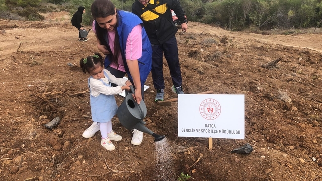 Datça'da fidanlar toprakla buluştu