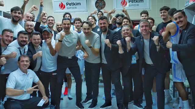 Aliağa Petkimspor liderlik için parkede