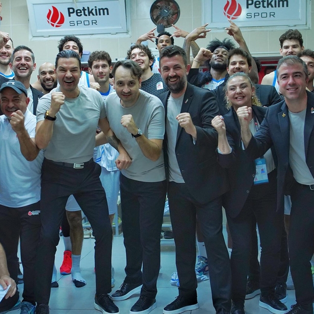 Aliağa Petkimspor liderlik için parkede