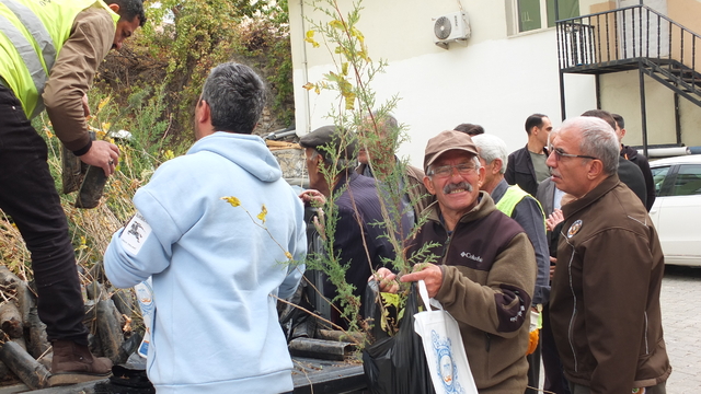 Keban'da "Milli Ağaçlandırma Günü" kapsamında 2 bin fidan dağıtıldı