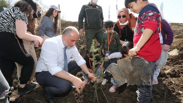 Canik'te fidanlar toprakla buluştu