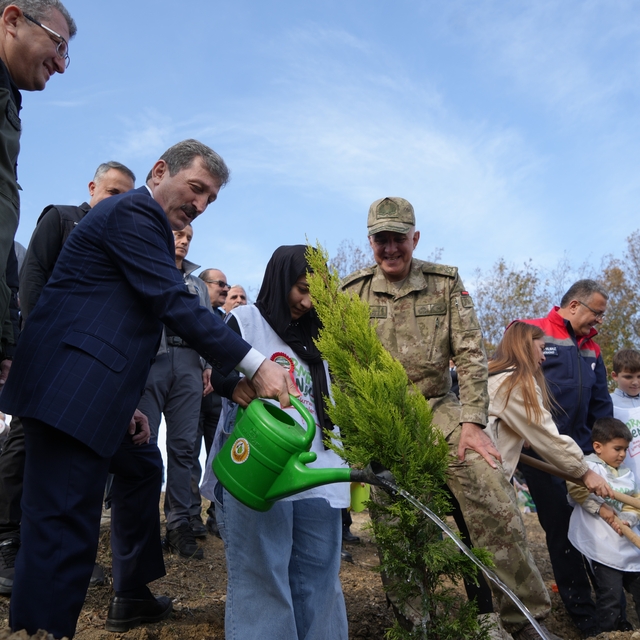Samsun'da Milli Ağaçlandırma Günü: 37 bin 380 adet fidan toprakla buluştu