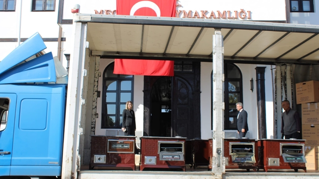 Mecitözü Kaymakamlığından dar gelirli ailelere soba yardımı