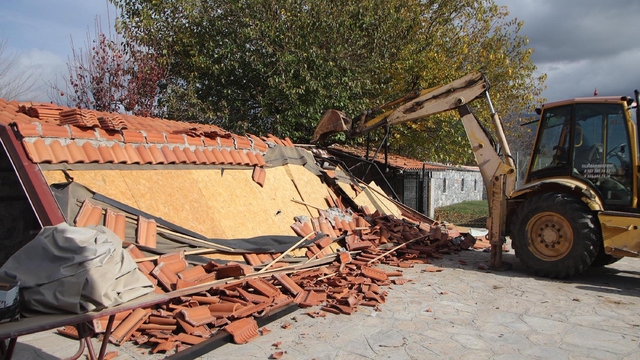 Dünyaca ünlü Karabağlar Yaylası'ndaki 4 kaçak yapının yıkımına başlandı