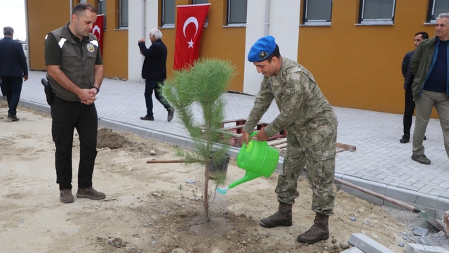 Söke'de "Yeşil Vatan" için fidanlar toprakla buluştu