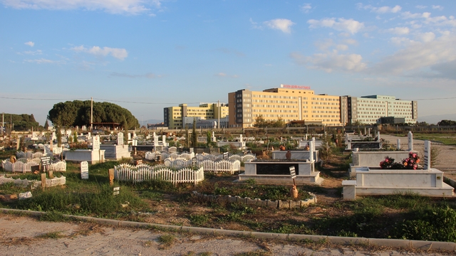 Efeler'deki mezarlık yeri karmaşasına son noktayı yargı koydu, karar iptal edildi
Davacıların avukatı Yıldız: "Karar doğrultusunda buranın eski haline geri getirilmesi gerekiyor"