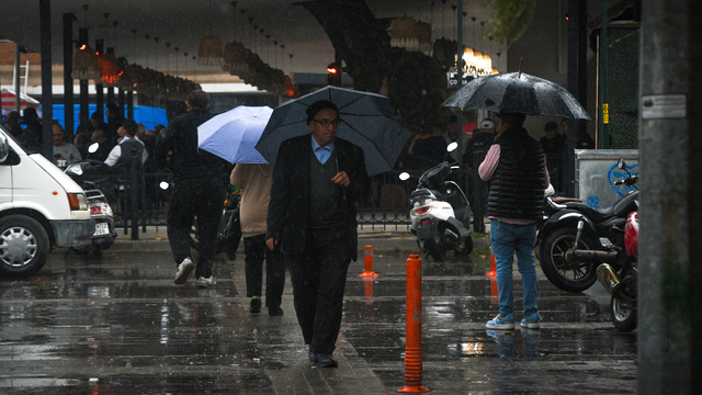 Depremin yaşandığı Sındırgı'da sağanak etkili oldu