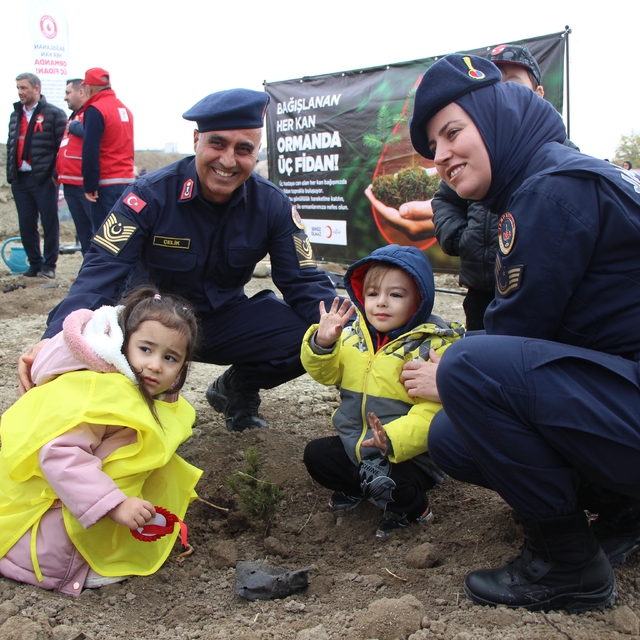 Amasya'da 4 binden fazla fidan toprakla buluştu