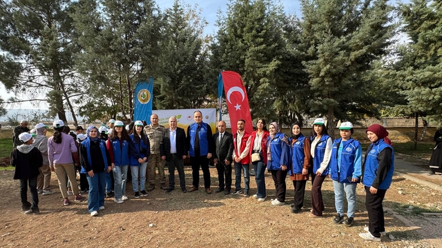 Araban'da Cumhuriyet'in 102. yılı için 102 fidan dikildi