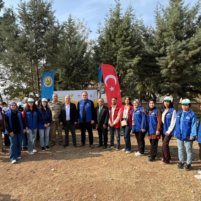 Araban'da Cumhuriyet'in 102. yılı için 102 fidan dikildi