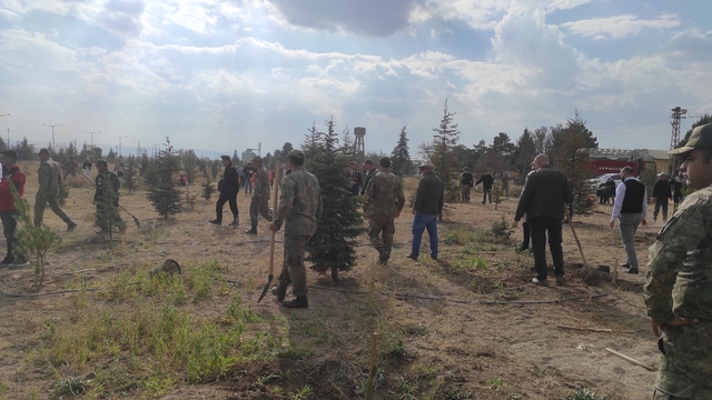Bor'da Milli Ağaçlandırma Günü'nde fidanlar toprakla buluşturuldu