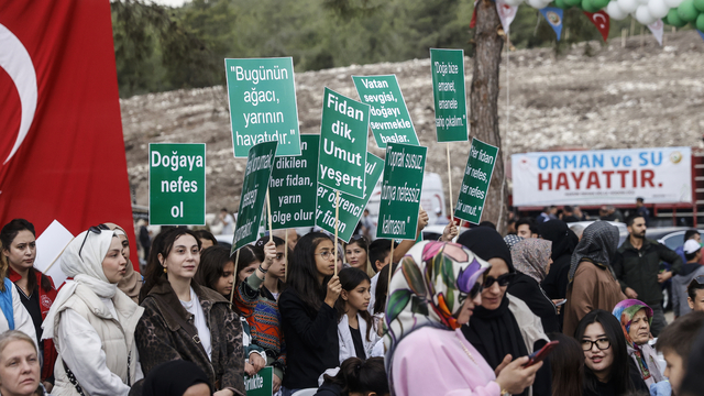 Adana, Mersin, Hatay ve Osmaniye'de fidanlar toprakla buluşturuldu