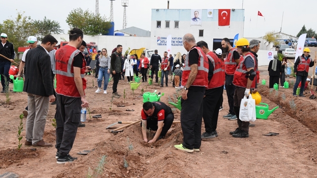 Osmaniye'de 11 Kasım Milli Ağaçlandırma Günü'nde fidanlar toprakla buluştu