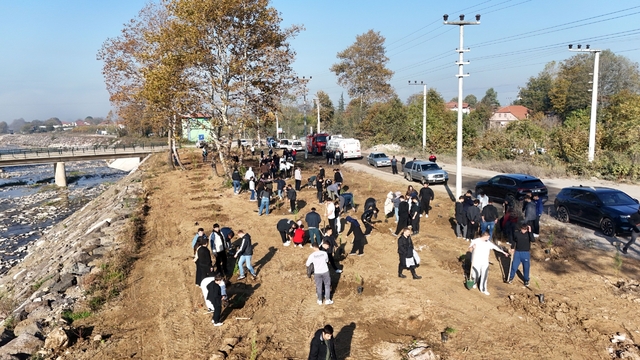 Düzce Üniversitesi'nden yeşil vatan için ağaçlandırma seferberliği