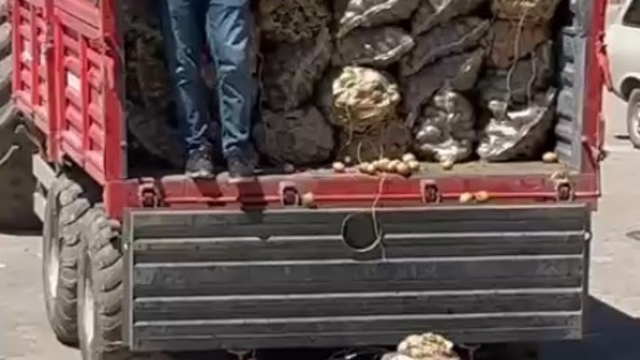 17 milyon ceza ön görülmüştü, yaptığı yanına kar kaldı
CHP'li başkanın patates şovuna 17 milyon lire ceza öngörülmüştü, ceza komisyonda takılınca yaptığı yanına kar kaldı