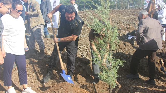 Marmaris, 'Milli ağaçlandırma 'gününde 3 bin fidanı toprakla buluşturdu