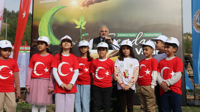 Diyarbakır, Batman ve Siirt'te fidanlar toprakla buluşturuldu