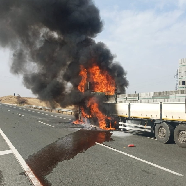 Malatya-Elazığ Karayolu'nda tır yangını
