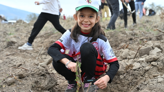 Manisa'da fidanlar toprakla buluştu