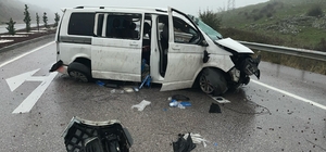 Balıkesir Çevreyolunda takla atan otomobilde 3kişi yaralandı