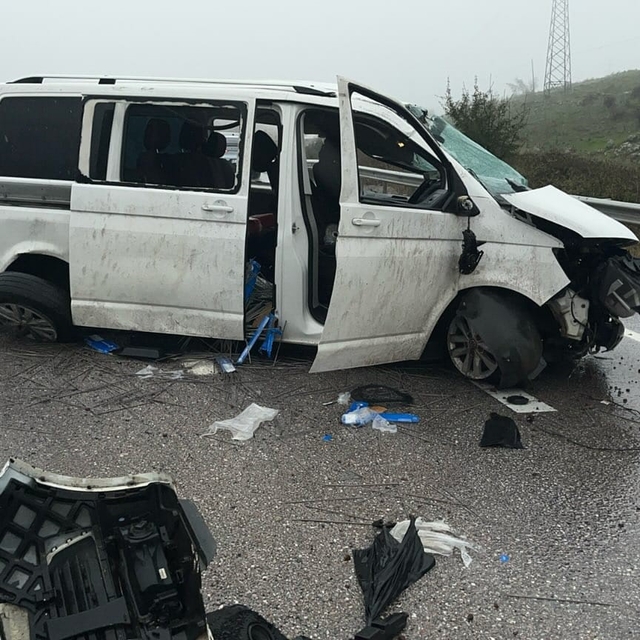 Balıkesir Çevreyolunda takla atan otomobilde 3kişi yaralandı