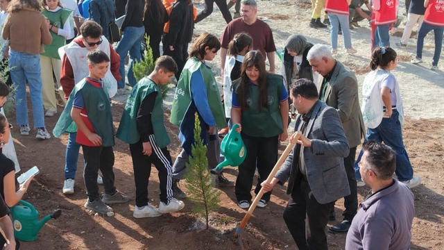 Mersin'de 500 fidan toprakla buluşturuldu