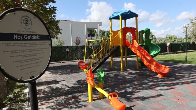 Muğla Büyükşehir'den Yatağan'a yeni oyun alanları ve bank desteği