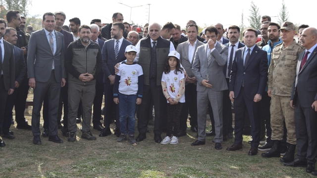 Dicle Gençlik Kampında milli ağaçlandırma gününde toplu fidan dikimi yapıldı