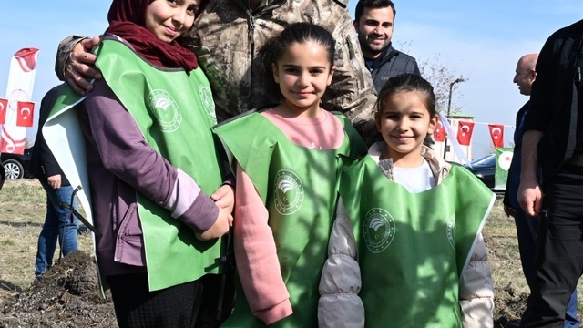 Ağrı'da binlerce fidan toprakla buluştu