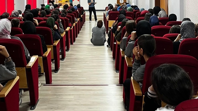 Yeşilay Şanlıurfa Şubesi "Teknoloji Bağımlılığı" semineri düzenledi