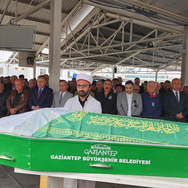 Eğitim çınarı Nüket Ersoy'a hüzünlü veda