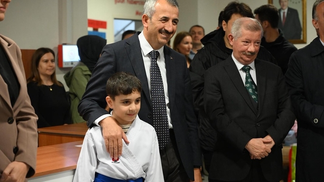 Edirne Valisi Sezer sporcularla bir araya geldi