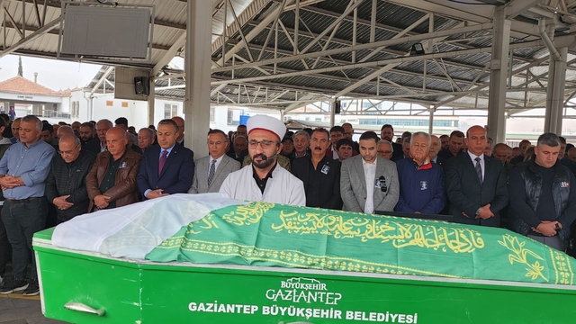 Eğitim çınarı Nüket Ersoy'a hüzünlü veda