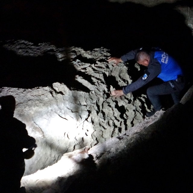 Antalya'da 30 metrelik falezlerden kayalık alana düşerek hayatını kaybeden...