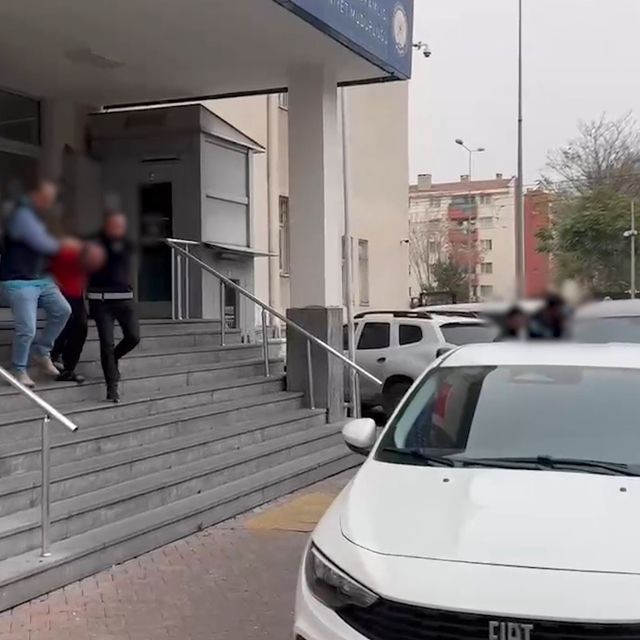 Evden hırsızlık yapan 2 şüpheli yakalandı