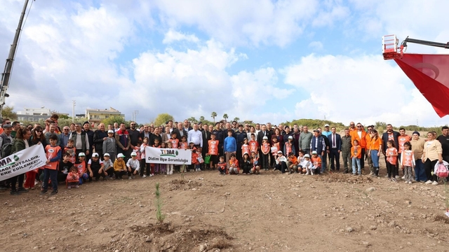 Didim'de fidanlar toprakla buluşturuldu