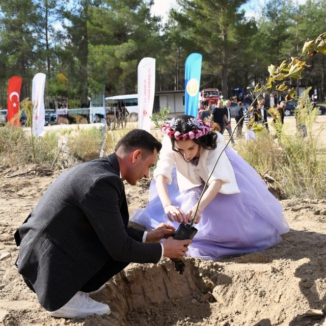 Kavaklıdere'de 11.11 Saat 11.11'de: 11 Çift, "Ailem Bir Fidan" diyerek gele...