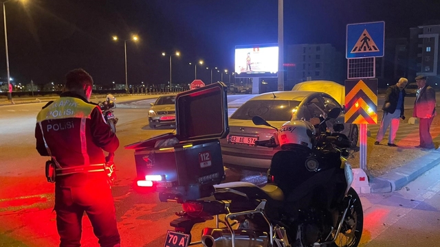 Karaman'da iki otomobil çarpıştı: 1 yaralı