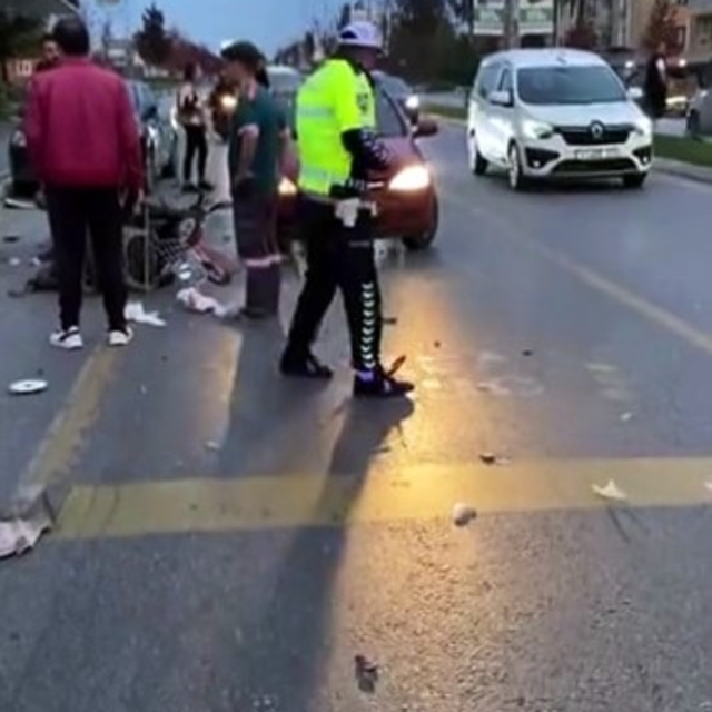 Sakarya'da otomobil ile motorlu bisiklet çarpıştı: 1 yaralı
