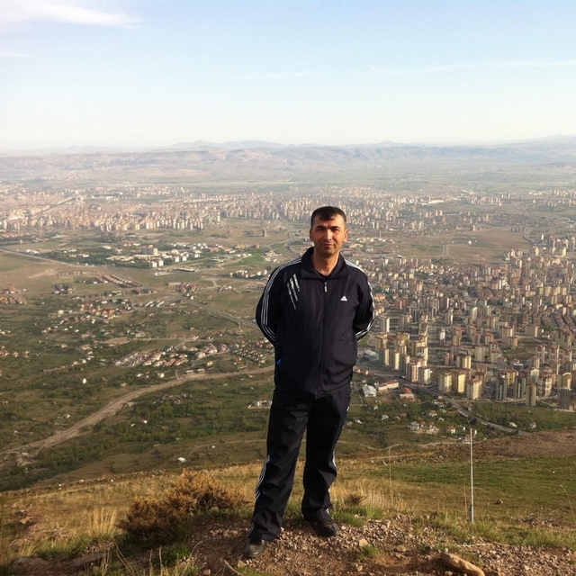 Gürcistan'da düşen askeri uçakta şehit olan Astsubay Özcan'ın ailesine acı...